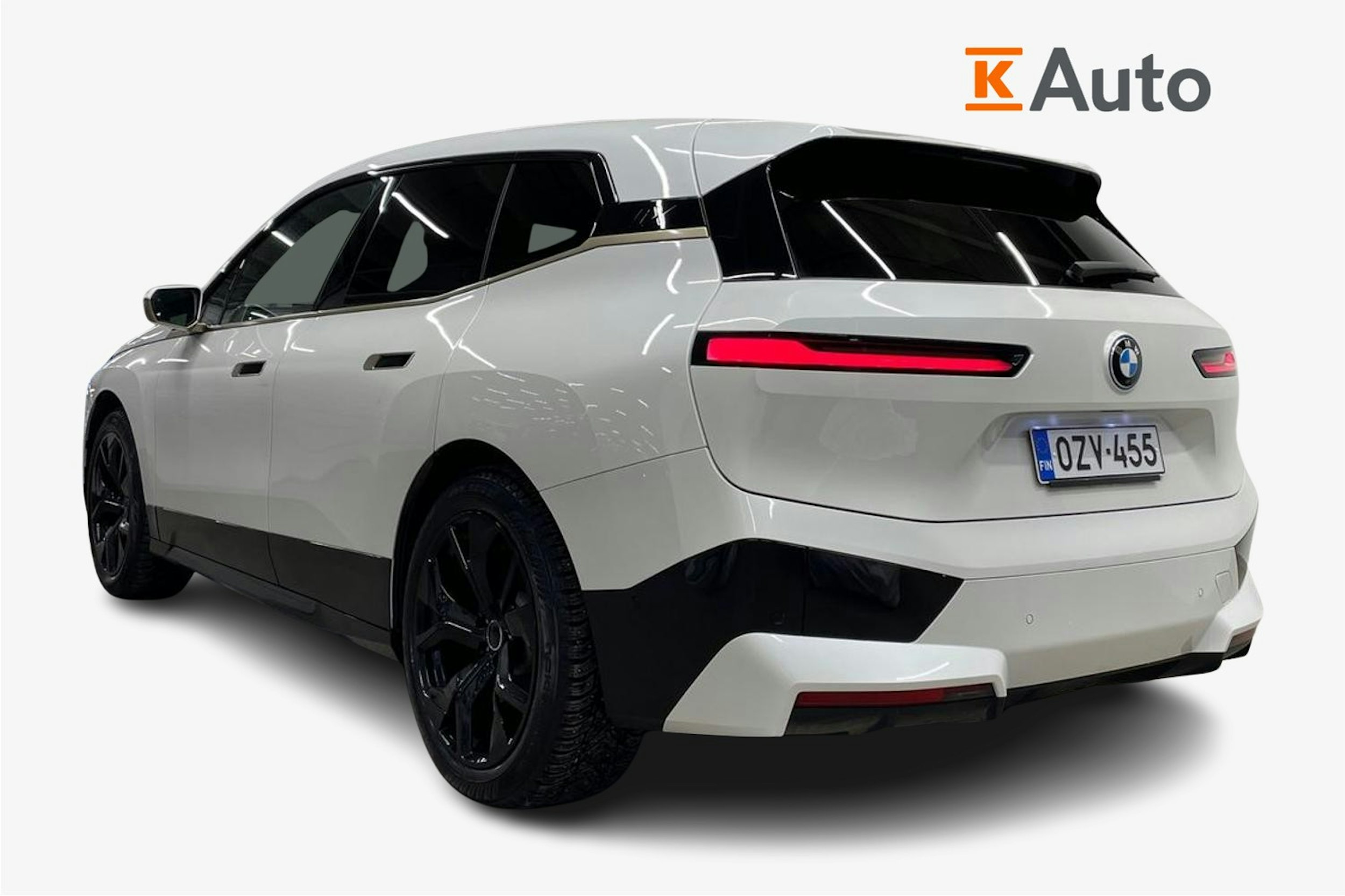 Valkoinen BMW iX 2023 kuva 2.