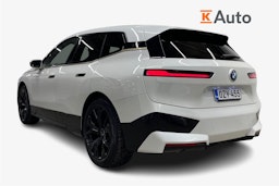 Valkoinen BMW iX 2023 kuva 2.