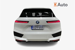 Valkoinen BMW iX 2023 kuva 3.