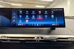 Valkoinen BMW iX 2023 kuva 19.