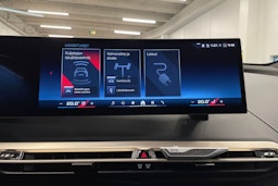 Valkoinen BMW iX 2023 kuva 20.