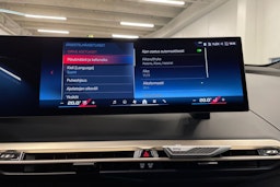 Valkoinen BMW iX 2023 kuva 22.