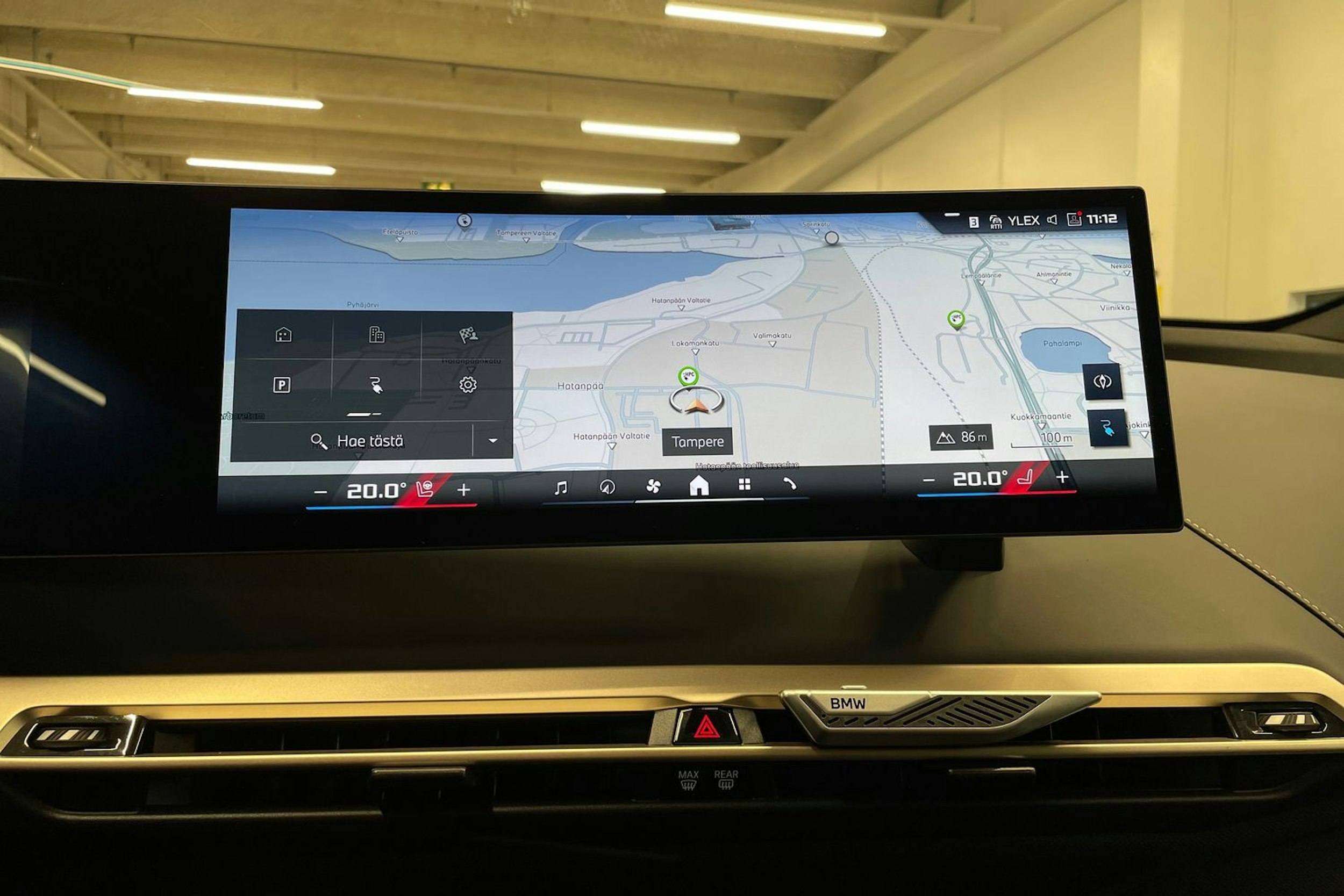 Valkoinen BMW iX 2023 kuva 23.