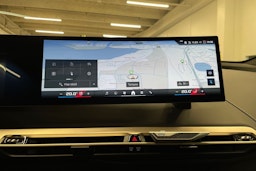 Valkoinen BMW iX 2023 kuva 23.