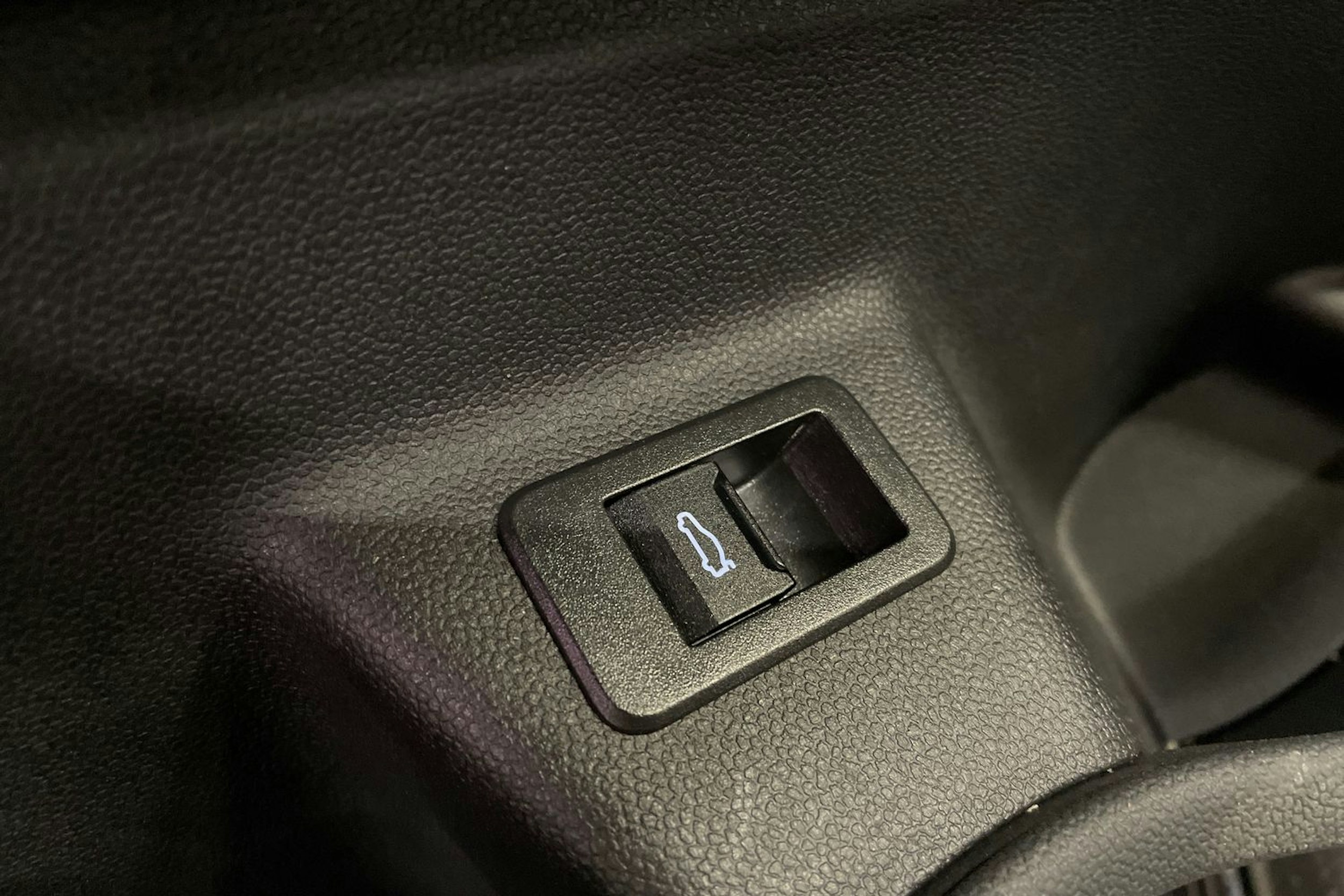 Valkoinen BMW iX 2023 kuva 29.