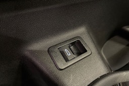 Valkoinen BMW iX 2023 kuva 29.