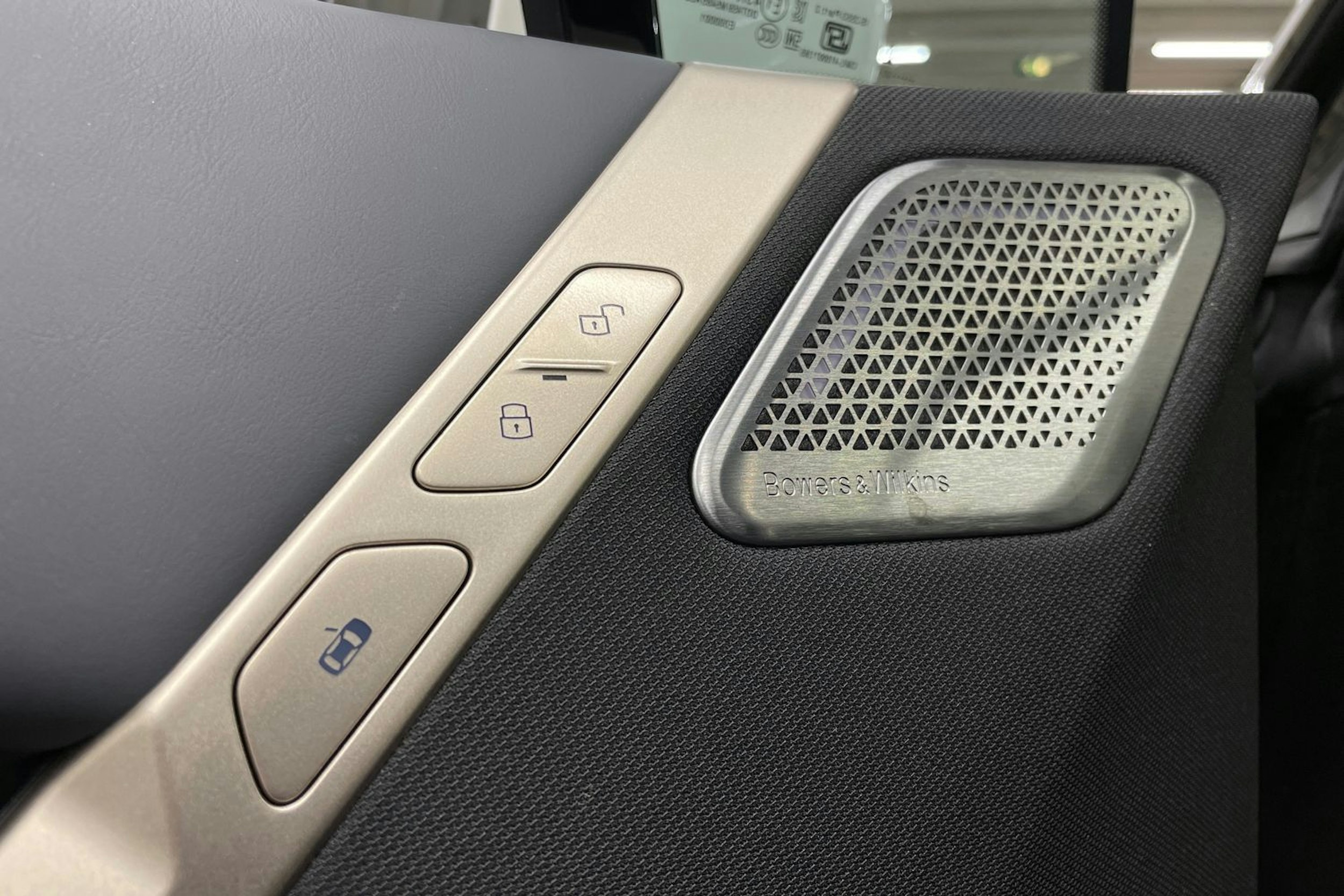 Valkoinen BMW iX 2023 kuva 31.