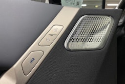 Valkoinen BMW iX 2023 kuva 31.