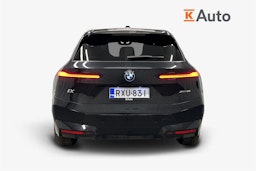 musta BMW iX 2023 kuva 3.