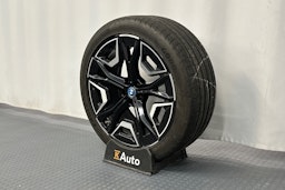 musta BMW iX 2023 kuva 13.