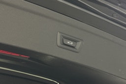 musta BMW iX 2023 kuva 15.