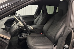 musta BMW iX 2023 kuva 17.