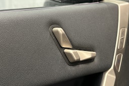 musta BMW iX 2023 kuva 18.