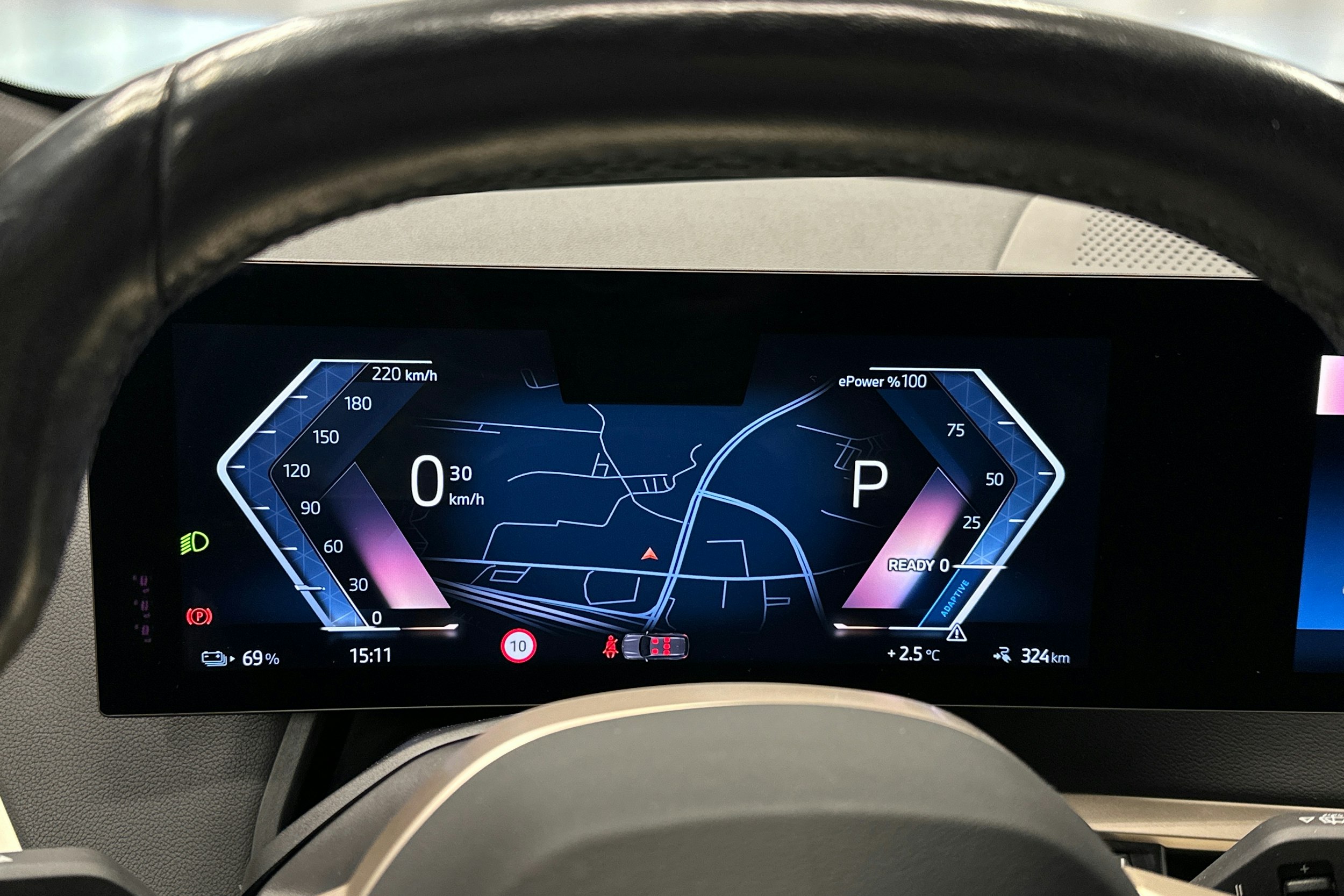 musta BMW iX 2023 kuva 23.