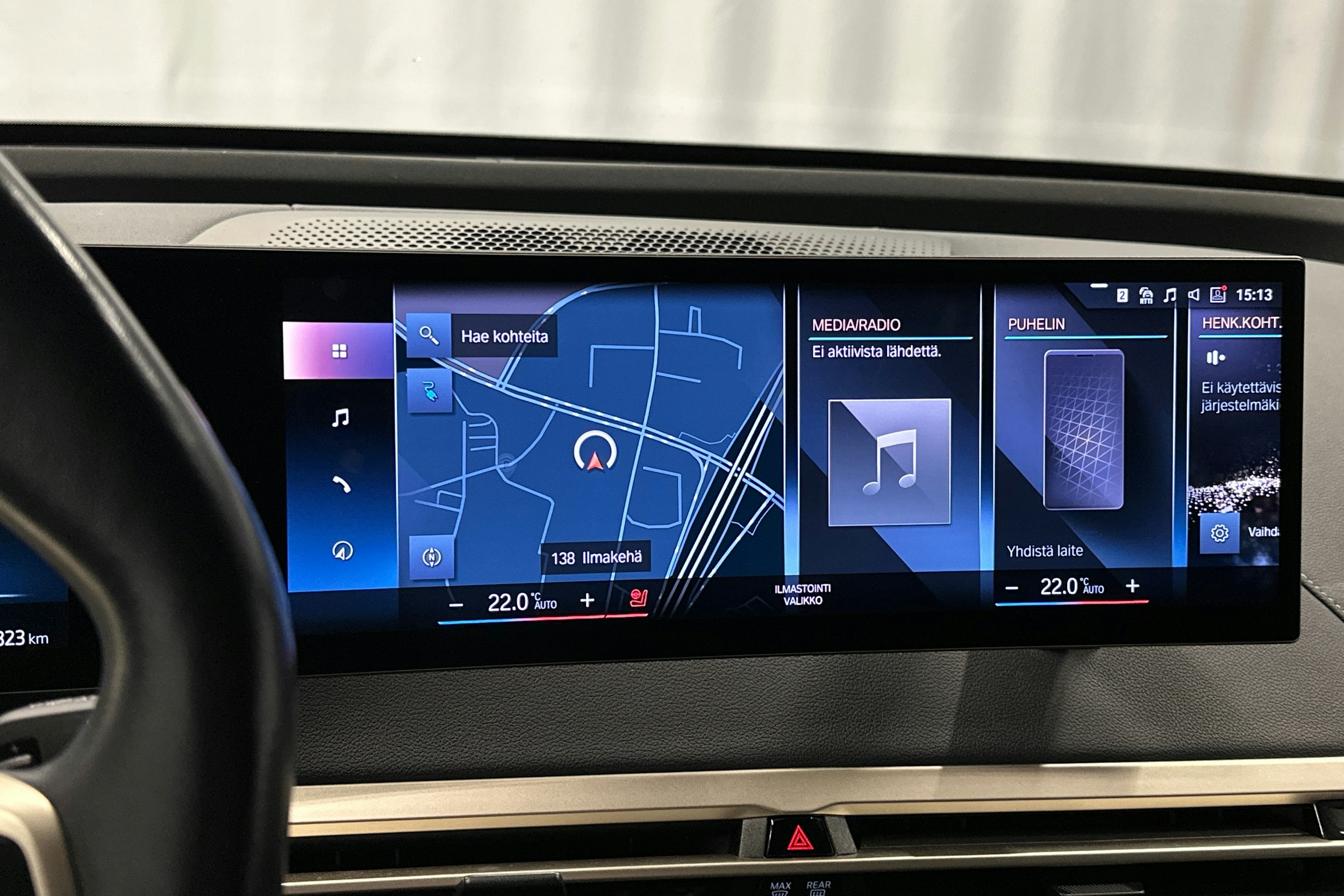 musta BMW iX 2023 kuva 24.