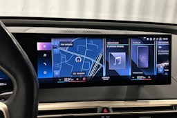 musta BMW iX 2023 kuva 24.