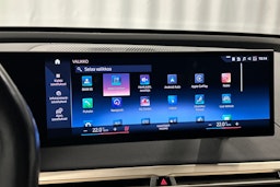 musta BMW iX 2023 kuva 25.