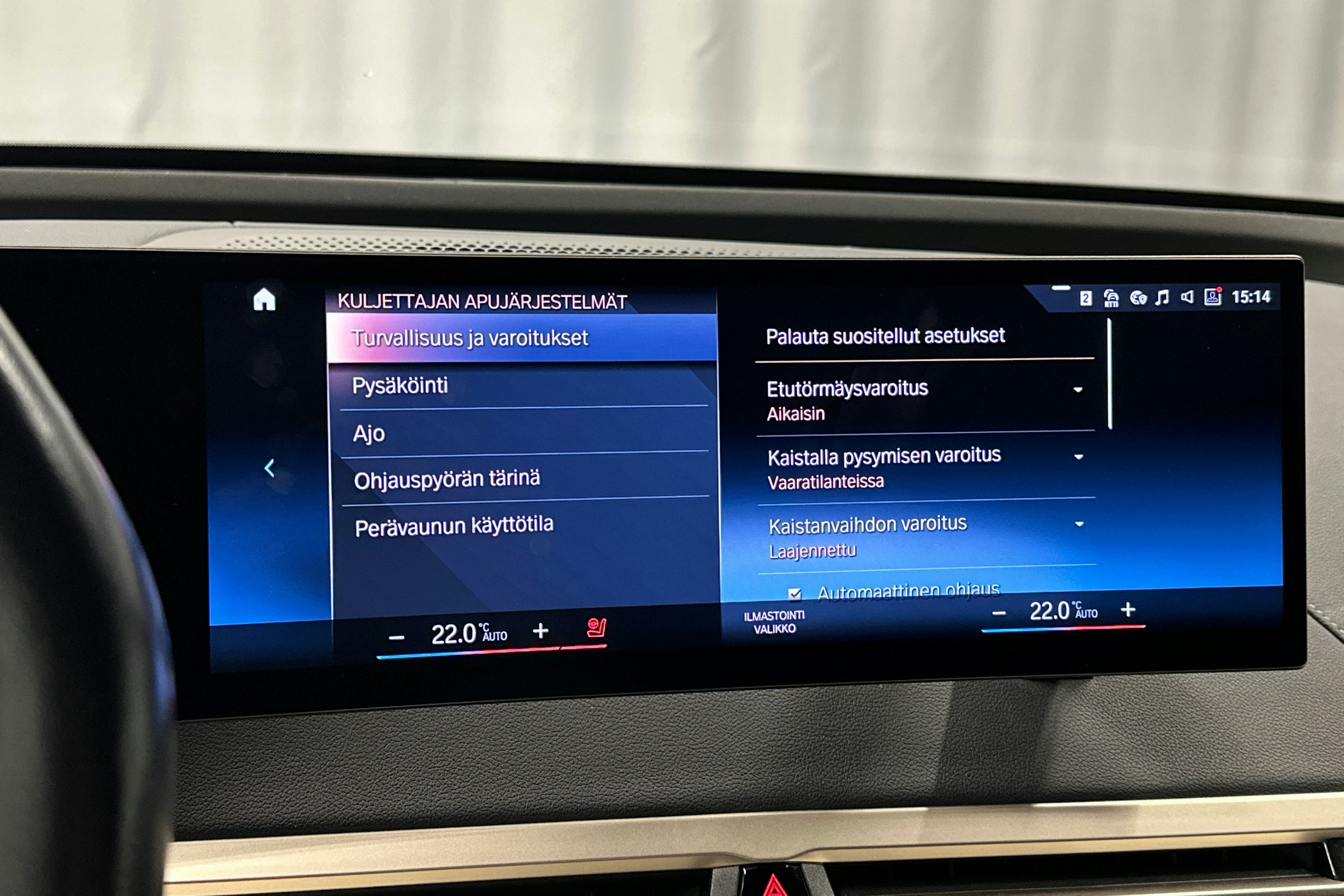 musta BMW iX 2023 kuva 27.