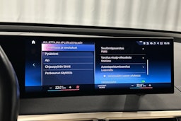 musta BMW iX 2023 kuva 28.