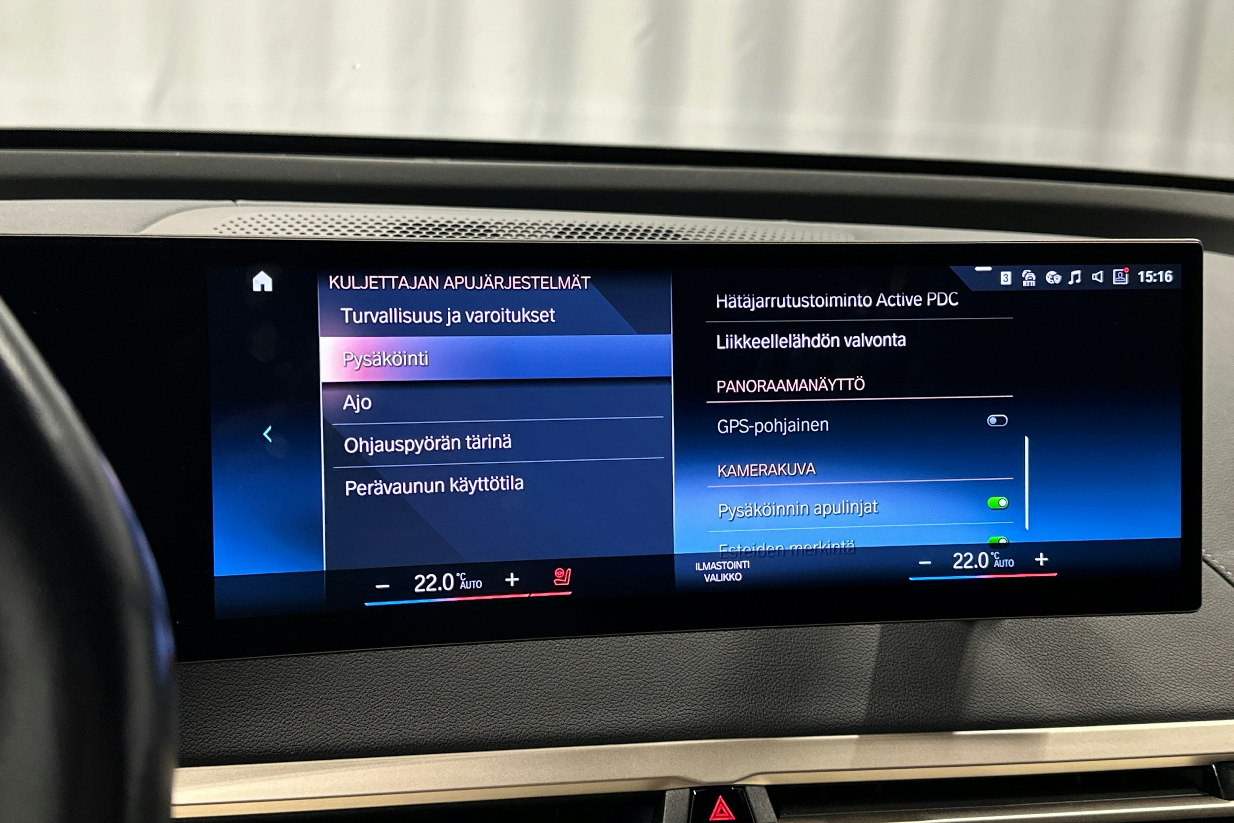 musta BMW iX 2023 kuva 32.