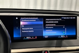 musta BMW iX 2023 kuva 32.