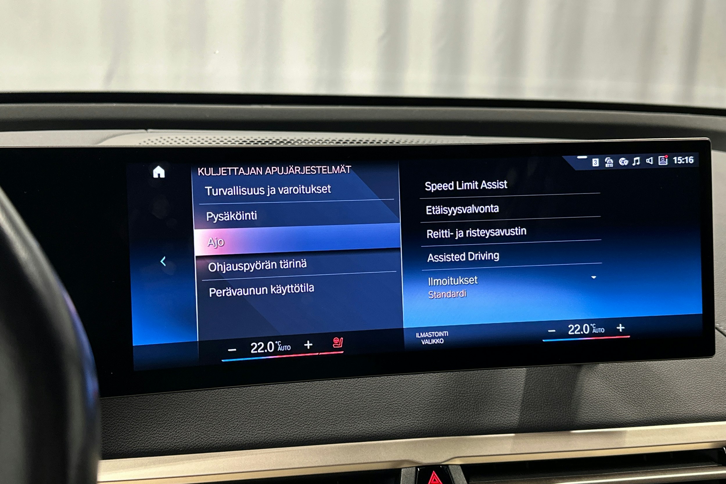 musta BMW iX 2023 kuva 33.