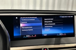 musta BMW iX 2023 kuva 33.