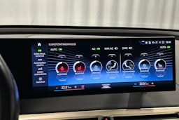 musta BMW iX 2023 kuva 34.