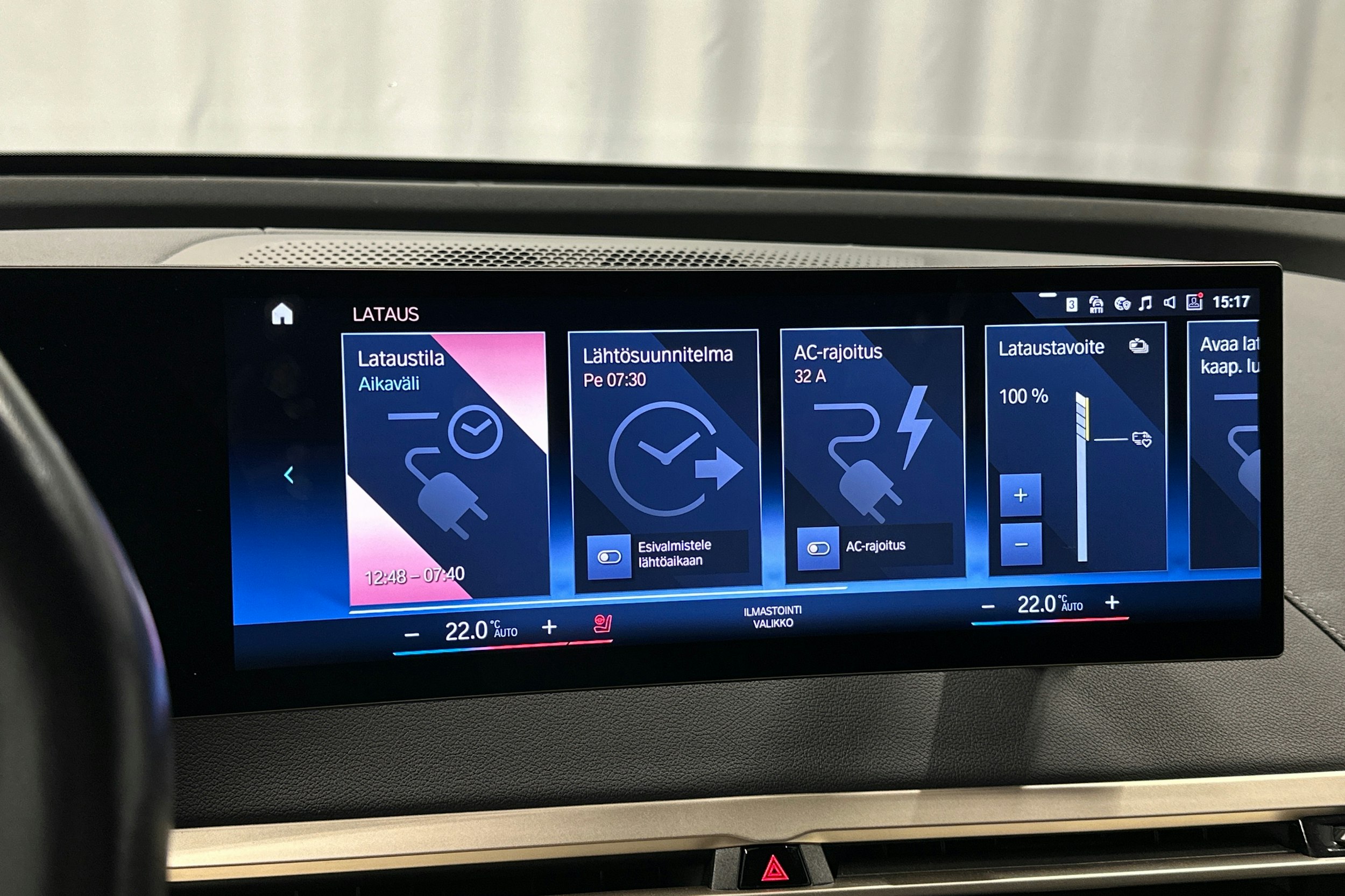 musta BMW iX 2023 kuva 35.