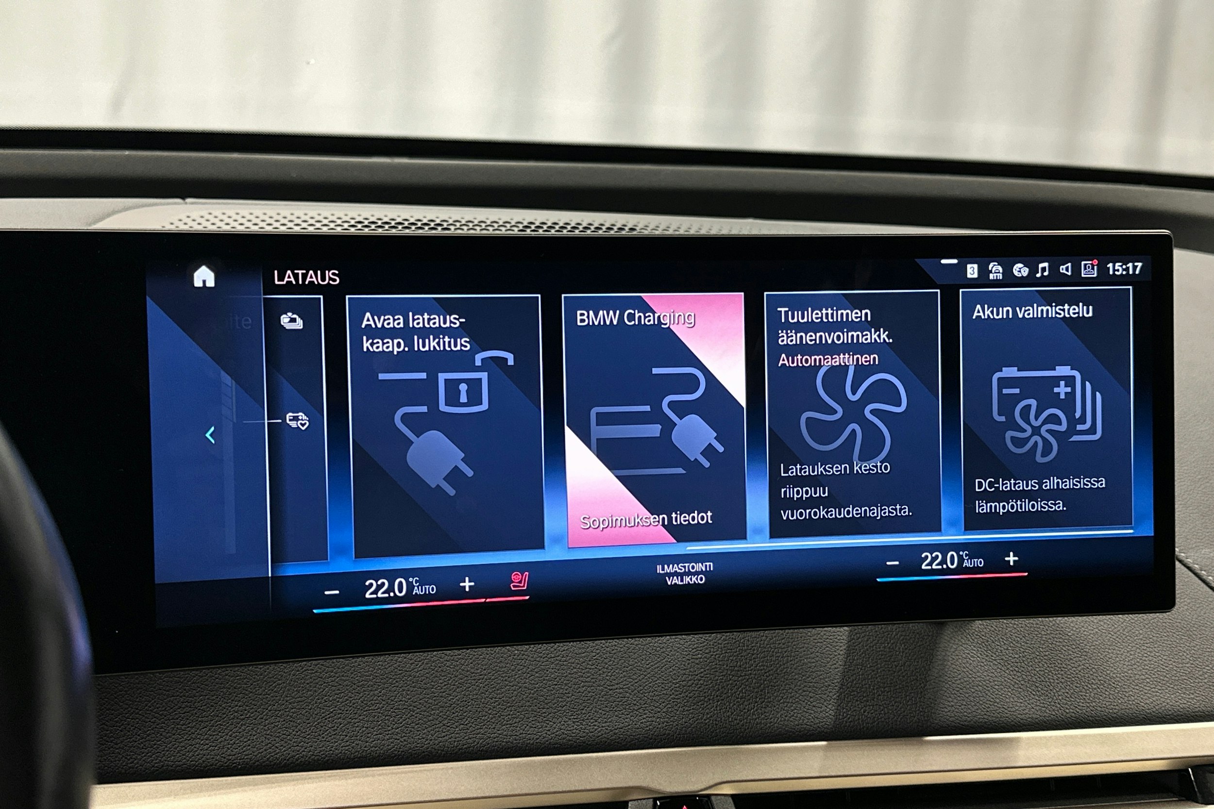 musta BMW iX 2023 kuva 36.