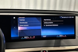 musta BMW iX 2023 kuva 37.