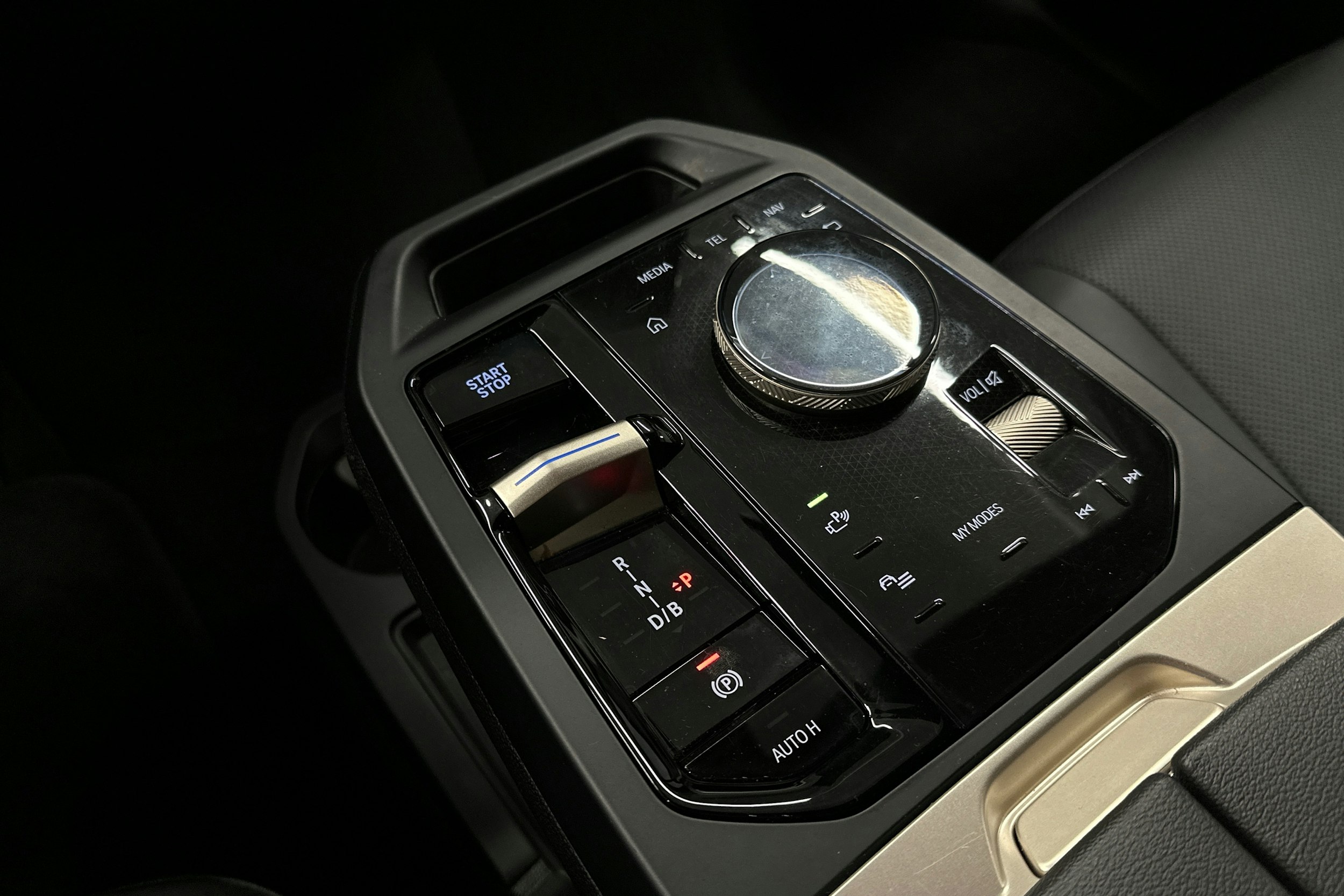 musta BMW iX 2023 kuva 39.