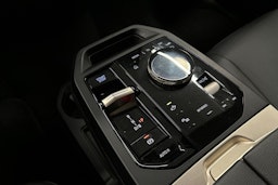 musta BMW iX 2023 kuva 39.