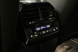 musta BMW iX 2023 kuva 42.