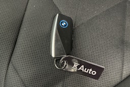 musta BMW iX 2023 kuva 43.