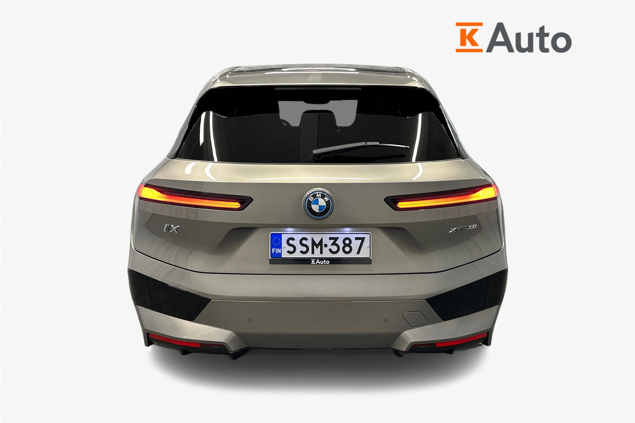 harmaa BMW iX 2023 kuva 4.