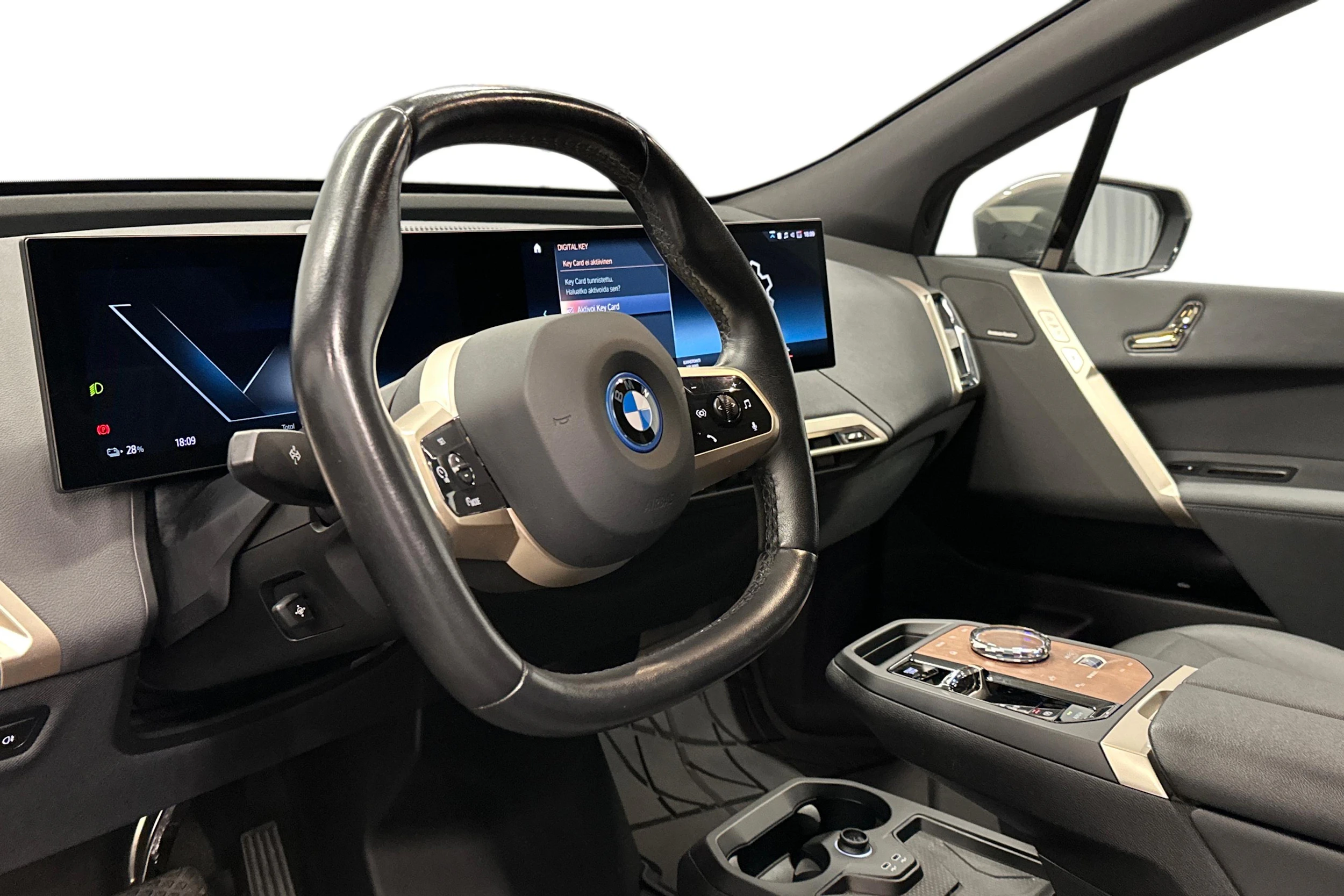 harmaa BMW iX 2023 kuva 8.