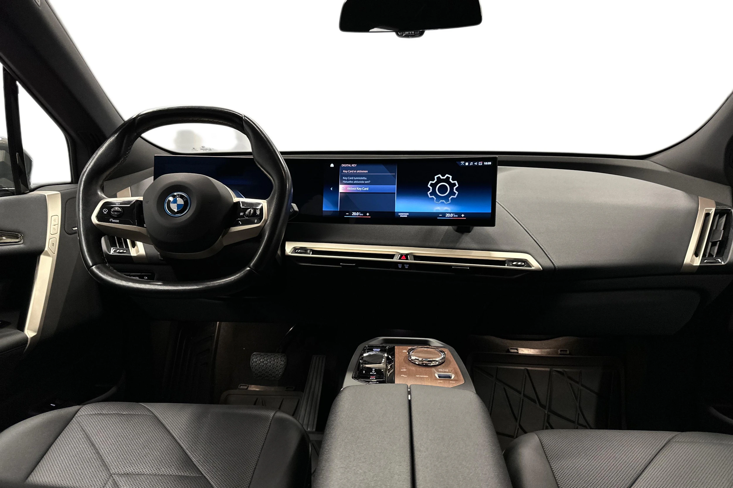 harmaa BMW iX 2023 kuva 9.