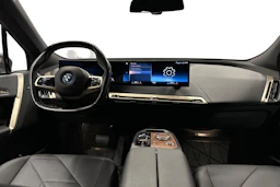 harmaa BMW iX 2023 kuva 9.