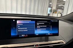 harmaa BMW iX 2023 kuva 24.