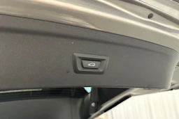 harmaa BMW iX 2023 kuva 32.