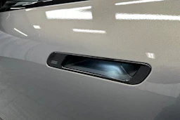 harmaa BMW iX 2023 kuva 35.