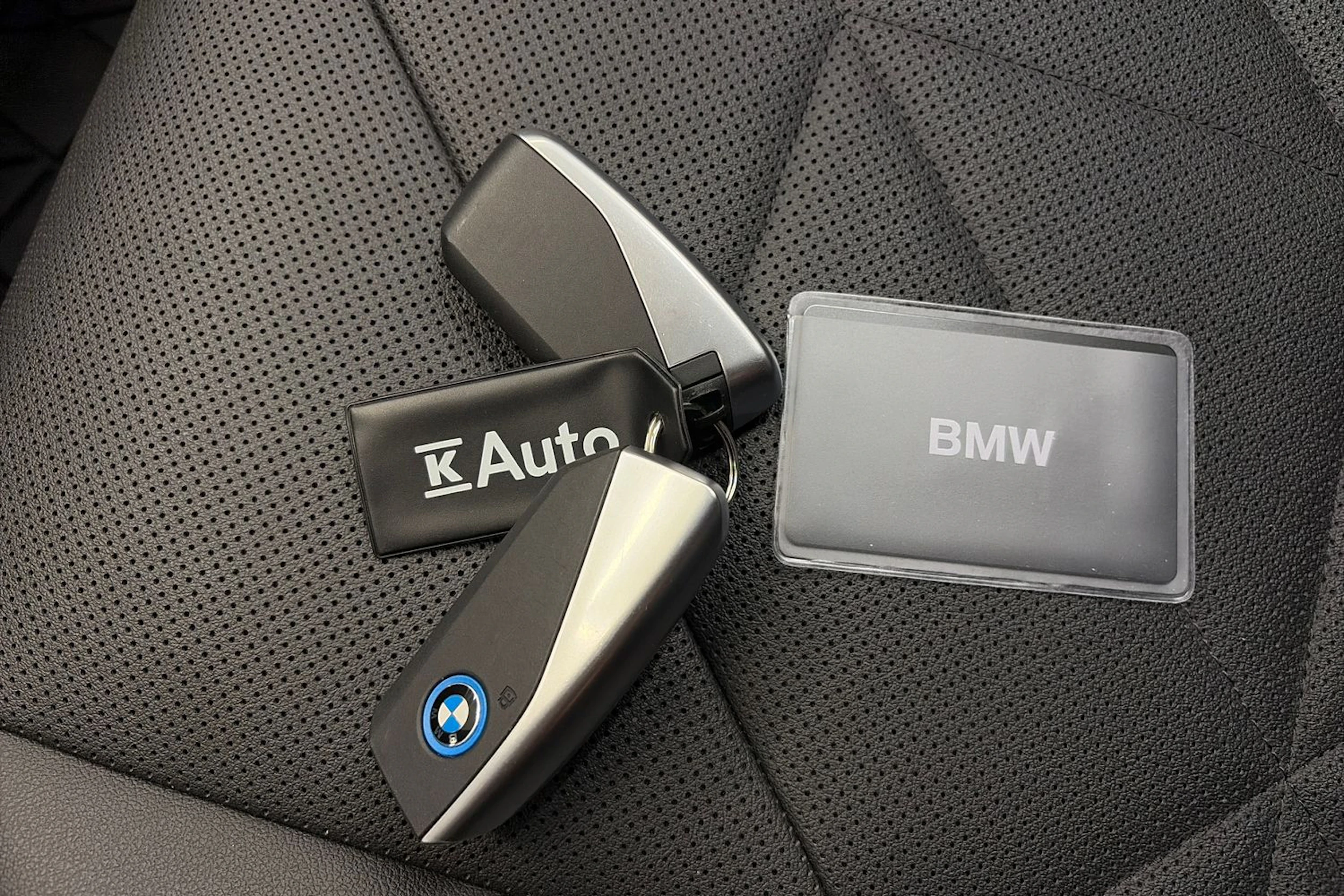 harmaa BMW iX 2023 kuva 39.