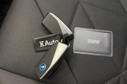 harmaa BMW iX 2023 kuva 39.