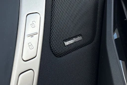 musta BMW iX 2023 kuva 4.
