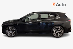 musta BMW iX 2023 kuva 5.