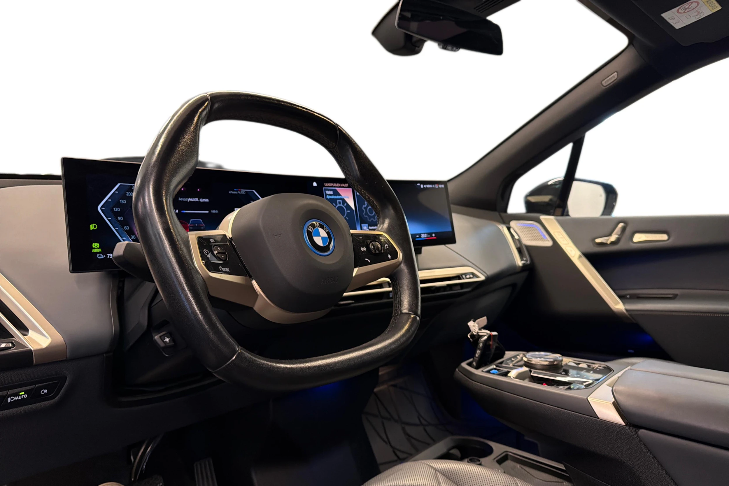 musta BMW iX 2023 kuva 6.