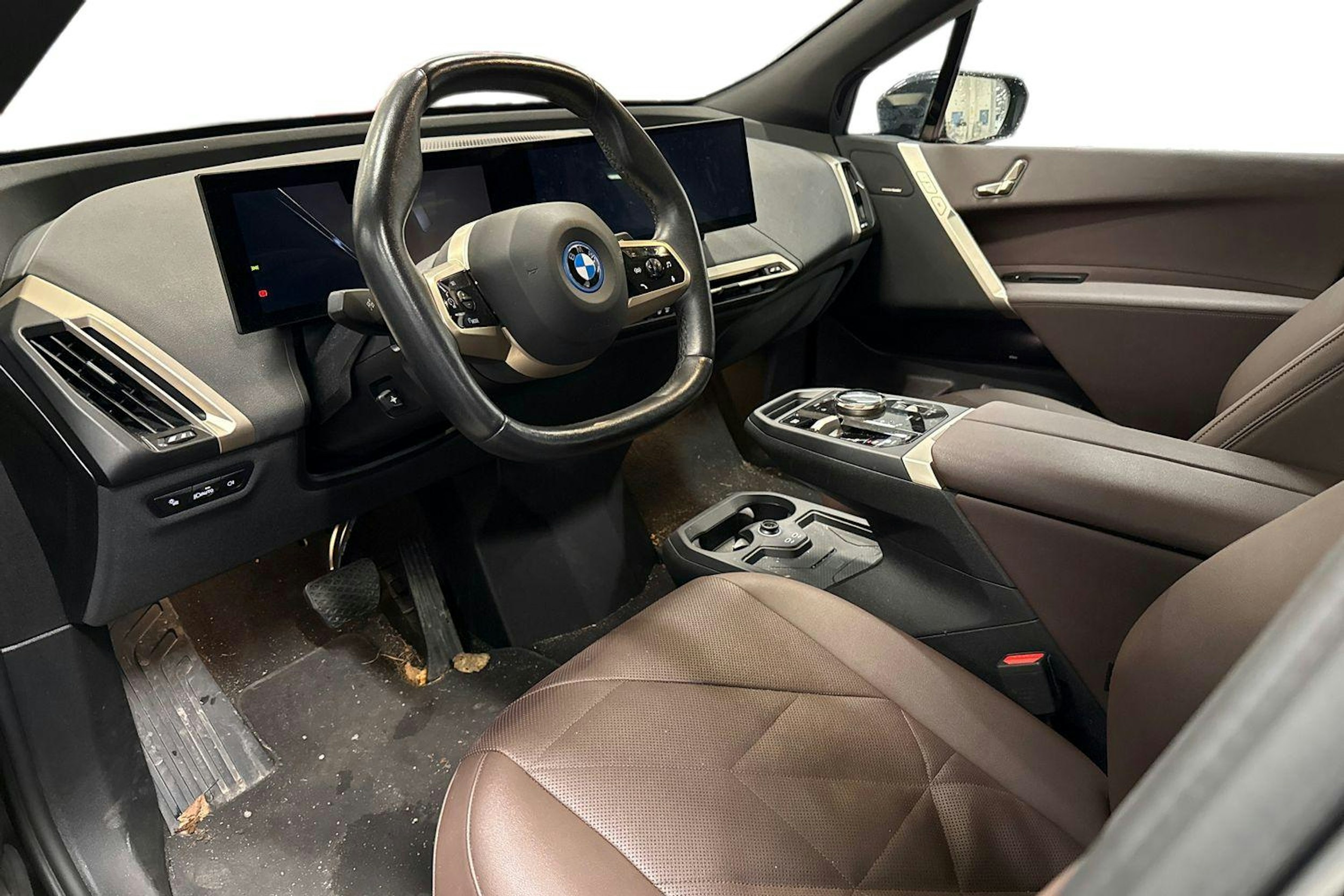 met. harmaa BMW iX 2024 kuva 3.