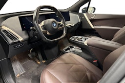 met. harmaa BMW iX 2024 kuva 3.