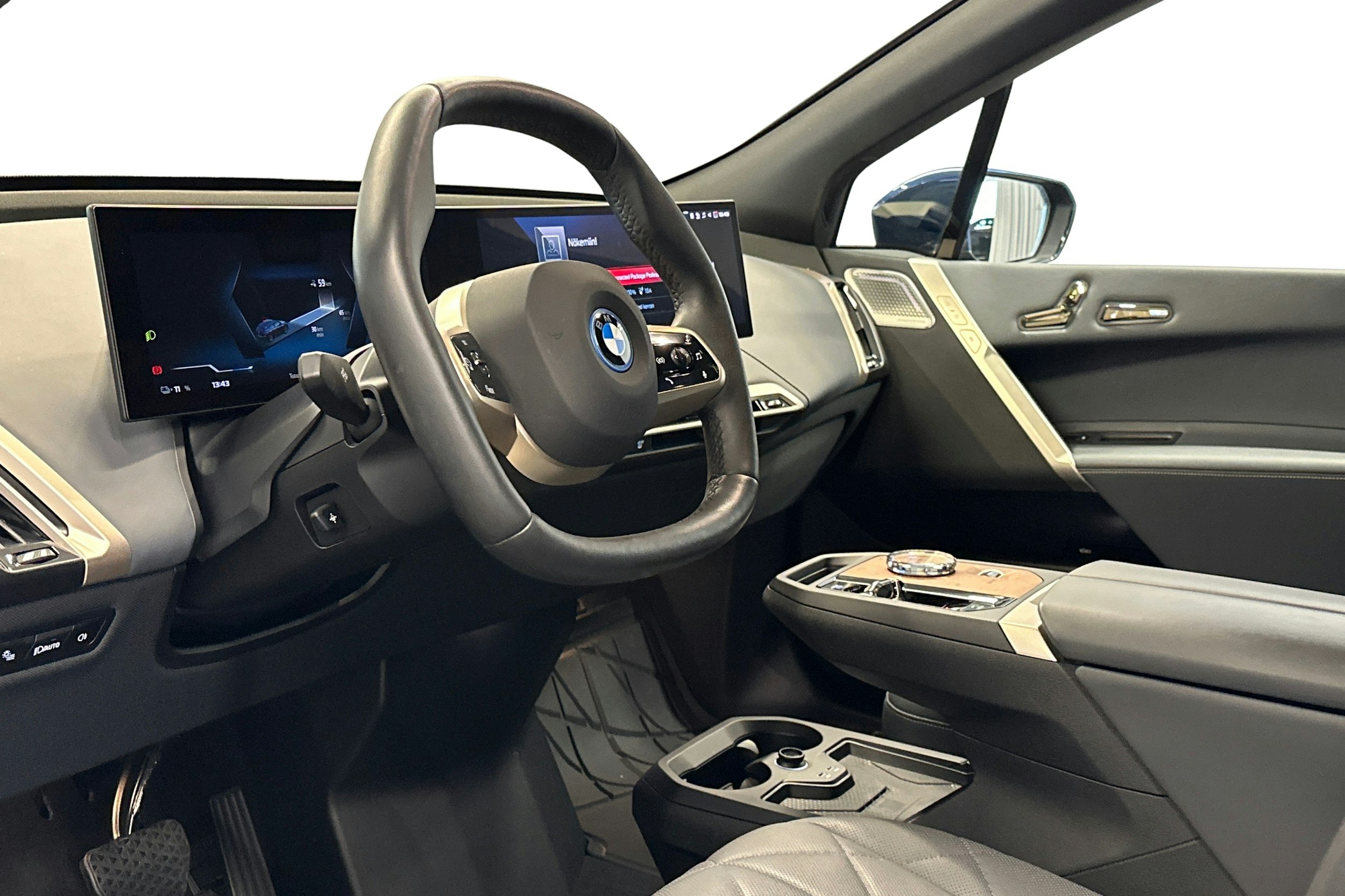 sininen BMW iX 2024 kuva 3.
